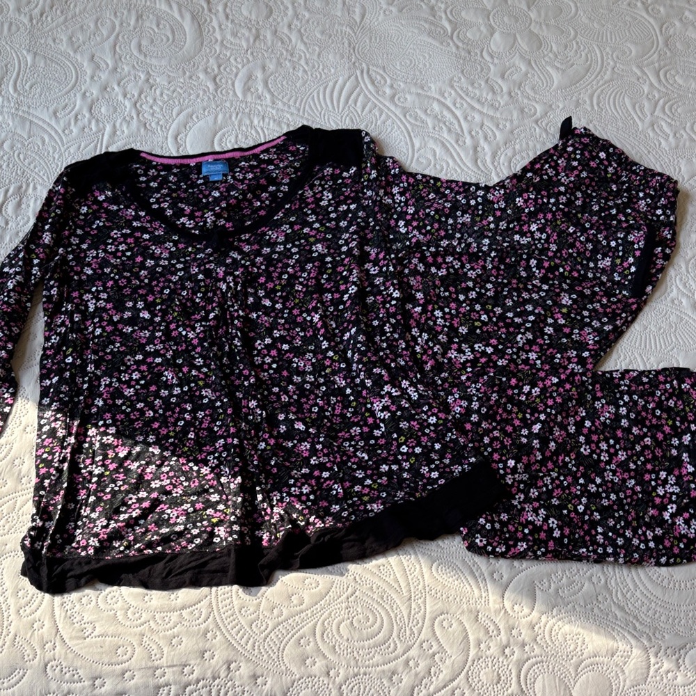 Simply Vera Vera Wang Black and Pink Floral Pajama Set
